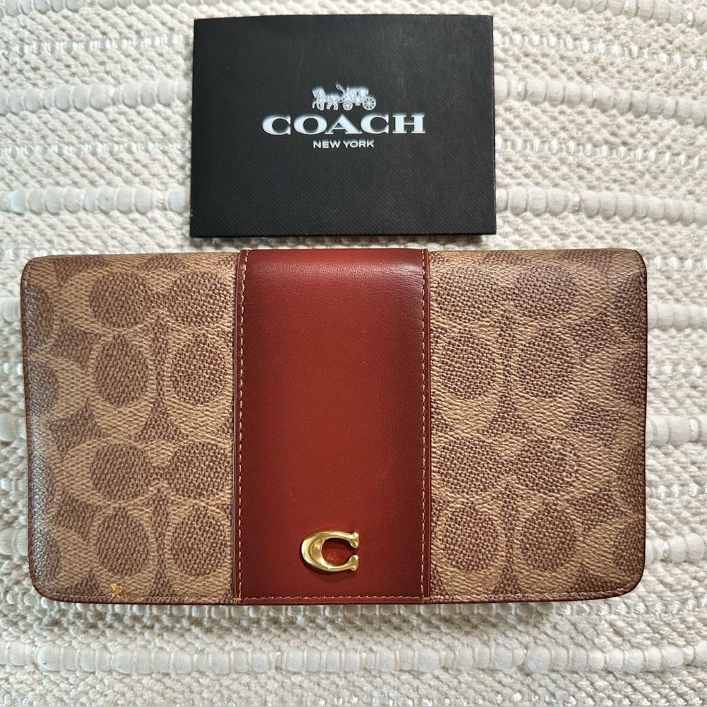 Coach Brown & Tan Signature Wallet. Pristine Condition.